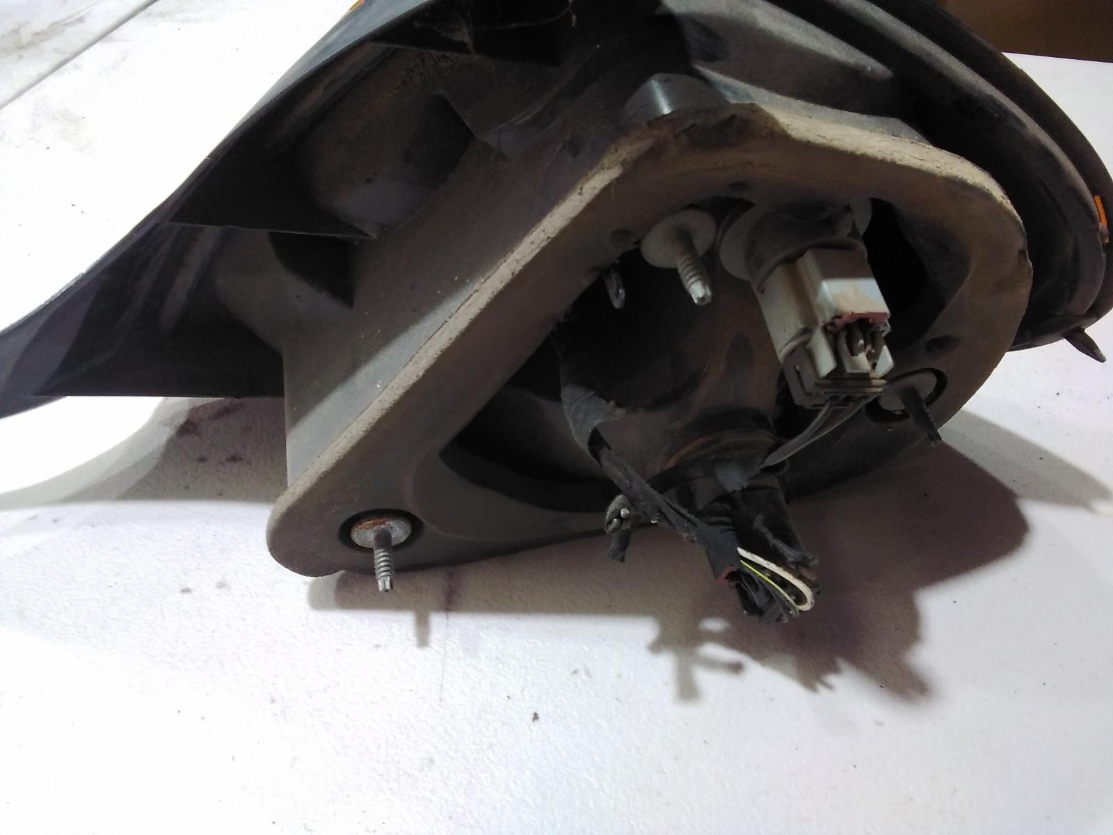 View Auto part Left Taillight Chrysler Neon 2001