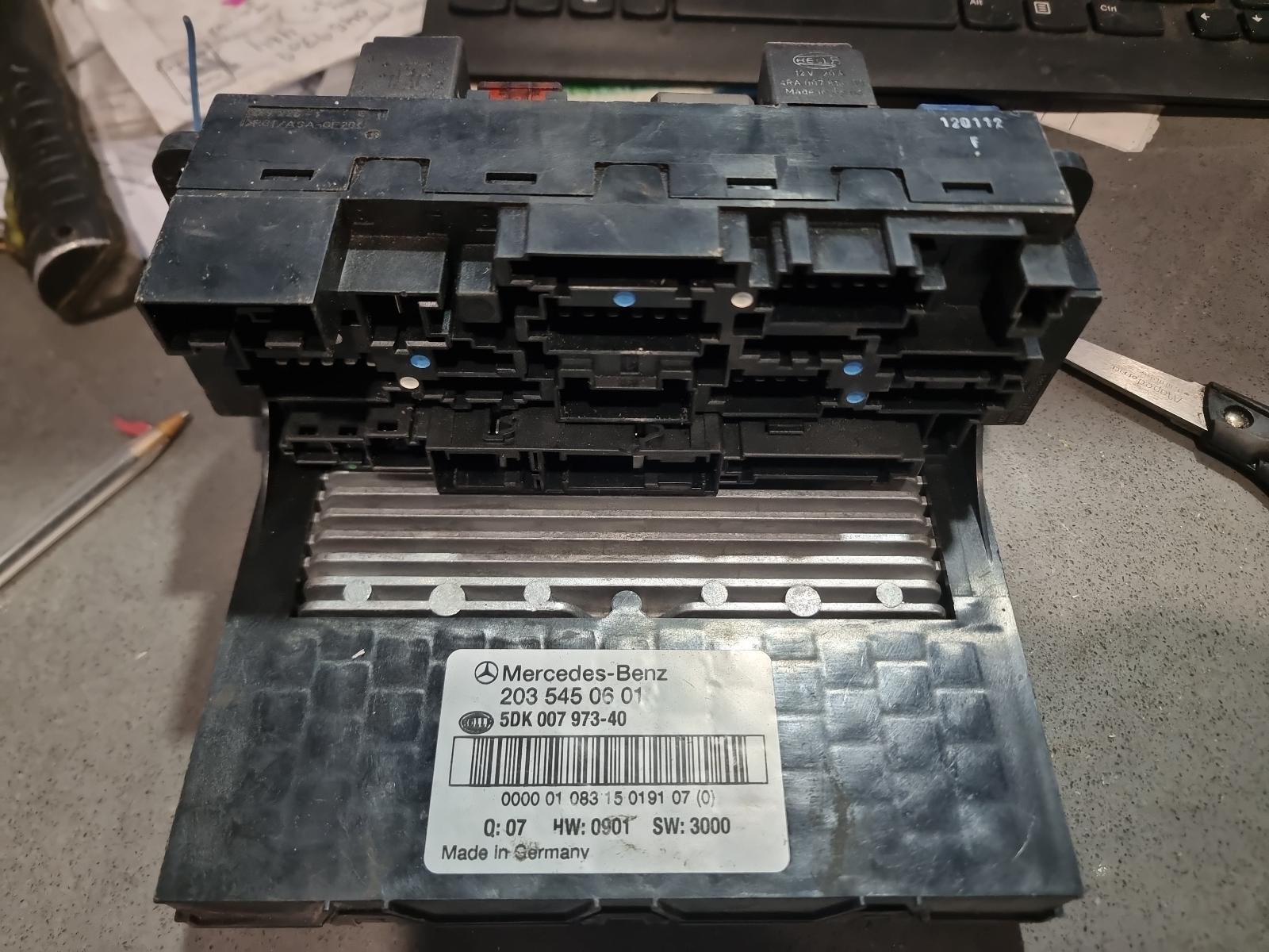 View Auto part Fuse Box Mercedes C Class 2000