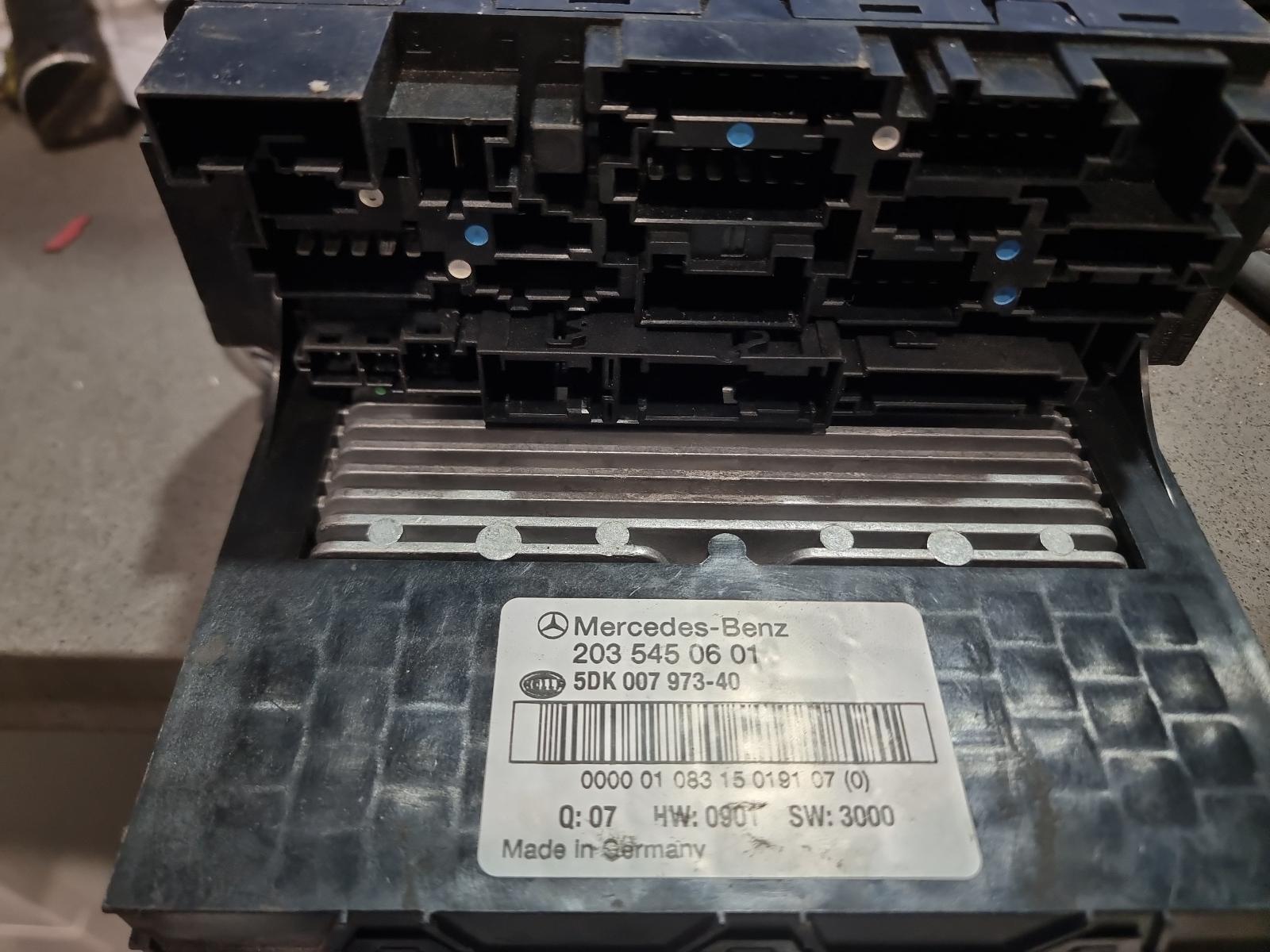View Auto part Fuse Box Mercedes C Class 2000