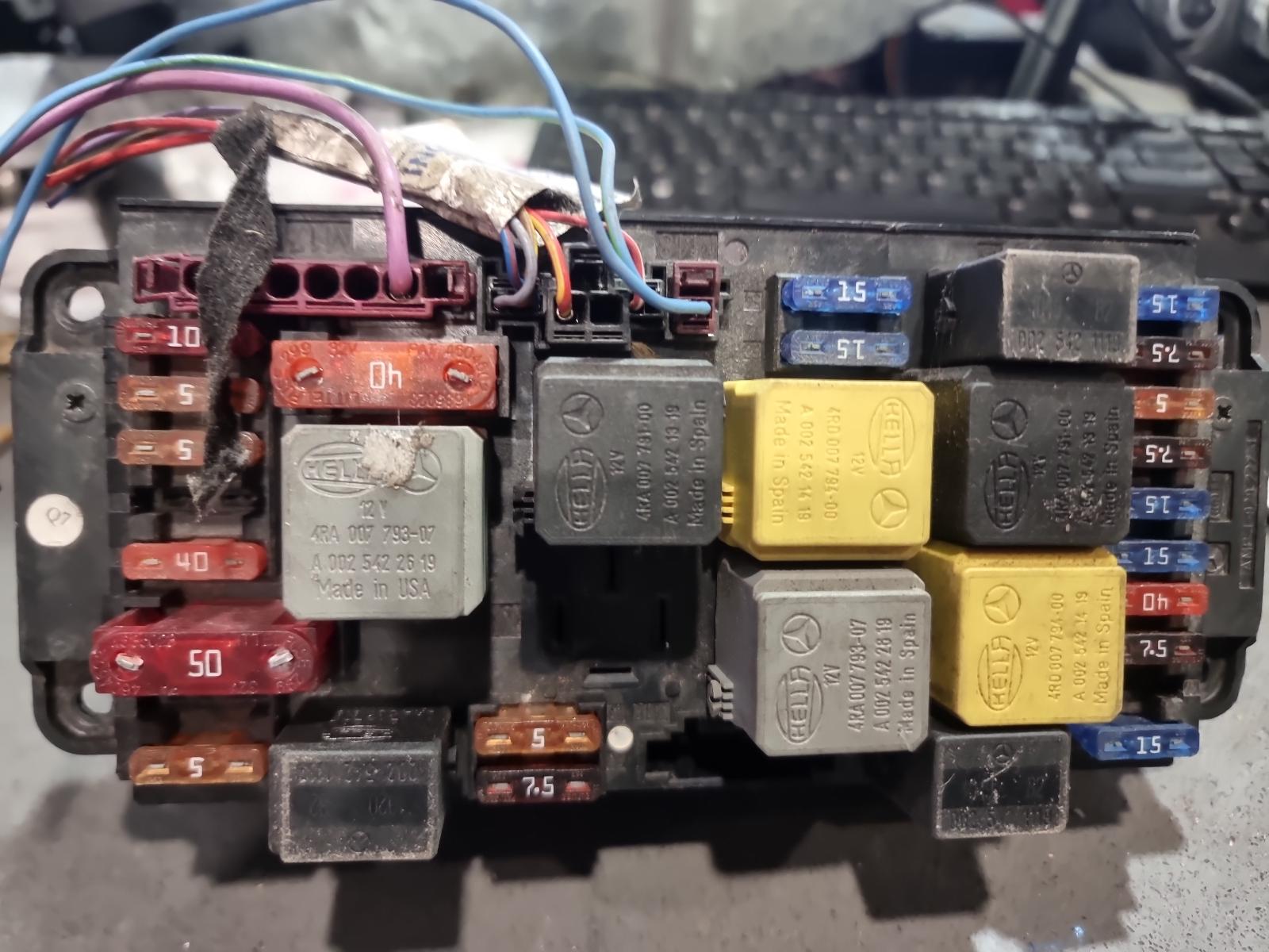 View Auto part Fuse Box Mercedes C Class 2000