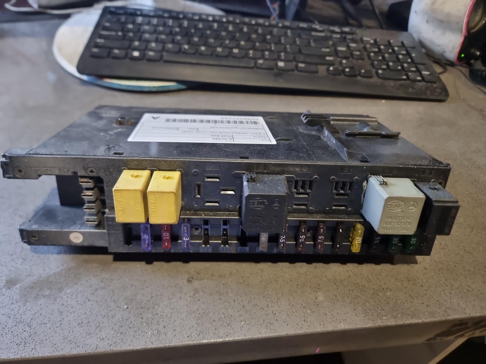 View Auto part Fuse Box Mercedes C Class 2000